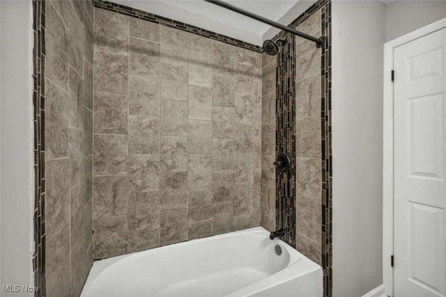 375 Beechwood Drive, Willowick, OH 44095