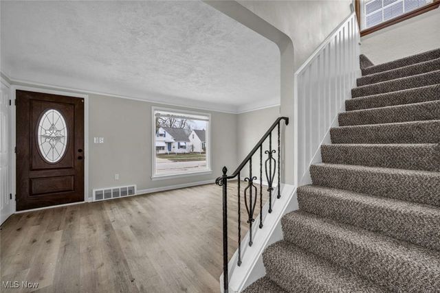 375 Beechwood Drive, Willowick, OH 44095