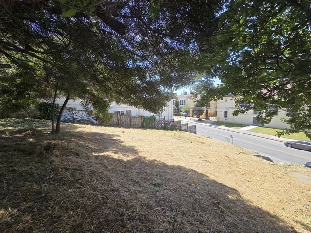 2120 35th Avenue, Oakland, CA 94601