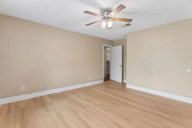 253 Teakwood Lane, Lewisville, TX 75067