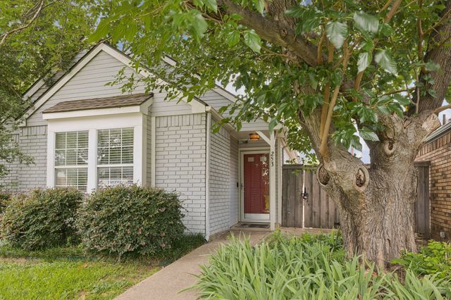 253 Teakwood Lane, Lewisville, TX 75067