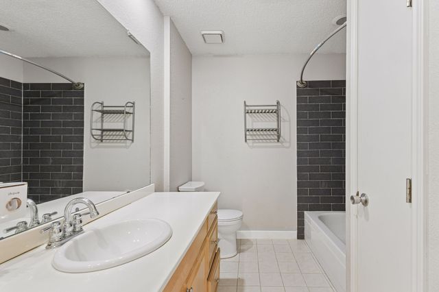 253 Teakwood Lane, Lewisville, TX 75067