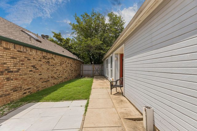 253 Teakwood Lane, Lewisville, TX 75067