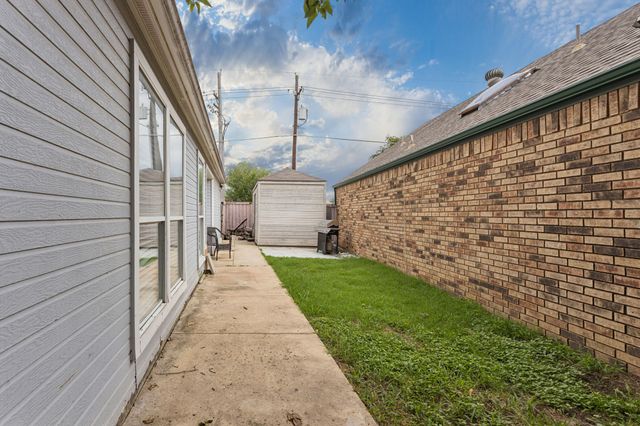253 Teakwood Lane, Lewisville, TX 75067