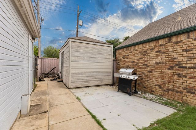253 Teakwood Lane, Lewisville, TX 75067
