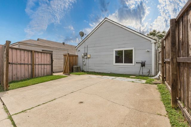 253 Teakwood Lane, Lewisville, TX 75067