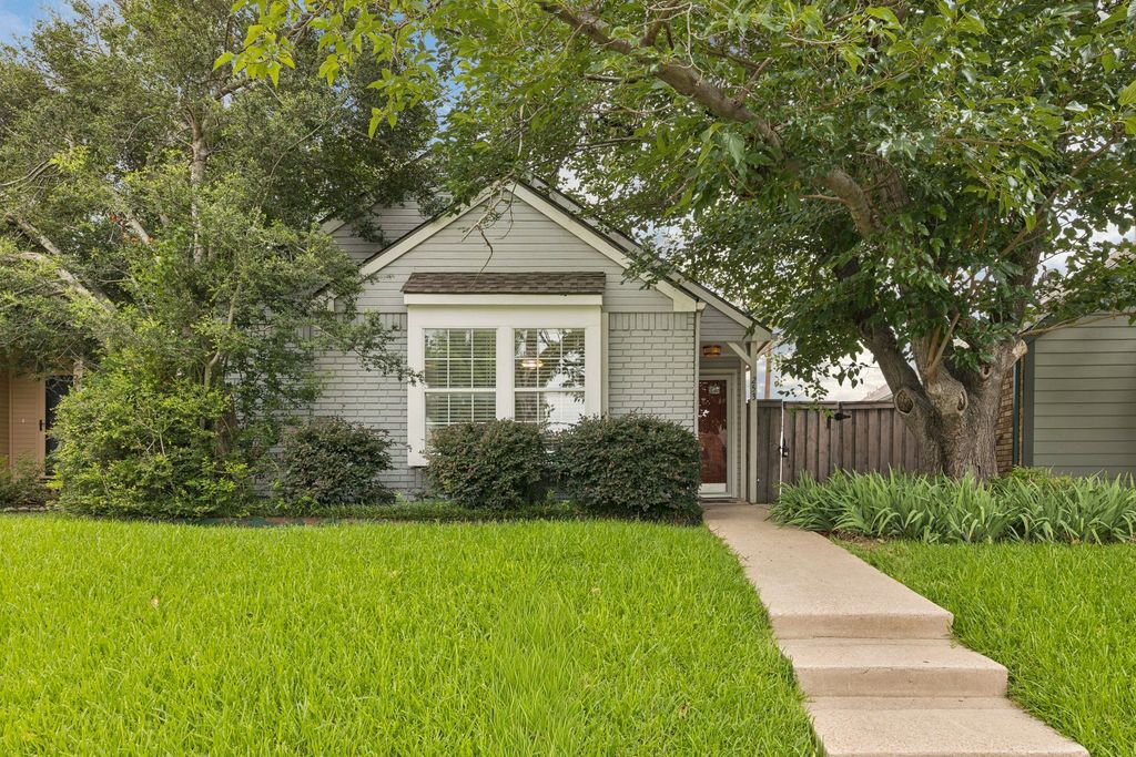 253 Teakwood Lane, Lewisville, TX 75067