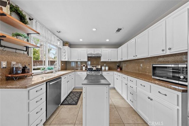 11389 Magnolia Street, Corona, CA 92883