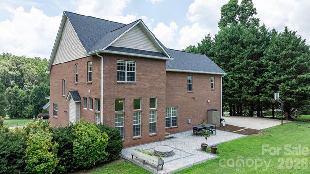 1221 Willow Creek Drive, Newton, NC 28658