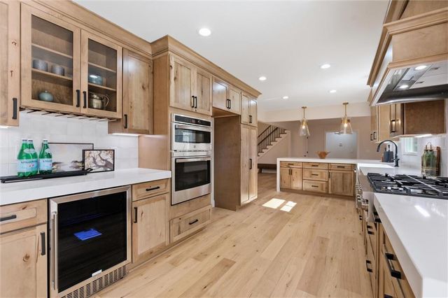 10070 Hemlock Drive, Overland Park, KS 66212