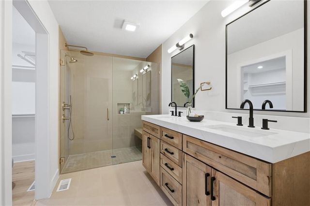 10070 Hemlock Drive, Overland Park, KS 66212