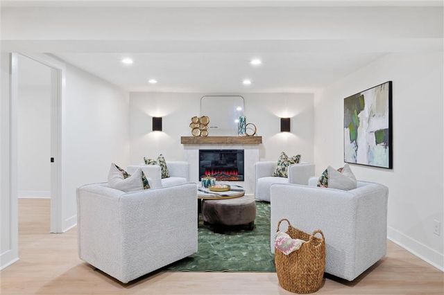 10070 Hemlock Drive, Overland Park, KS 66212