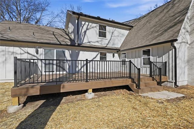 10070 Hemlock Drive, Overland Park, KS 66212