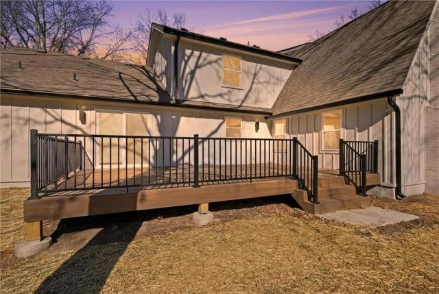 10070 Hemlock Drive, Overland Park, KS 66212