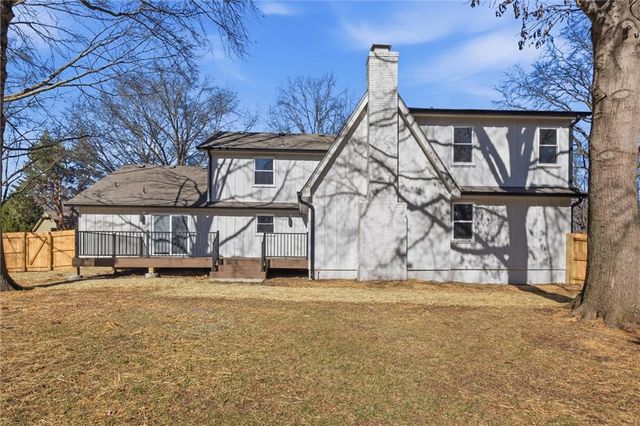 10070 Hemlock Drive, Overland Park, KS 66212