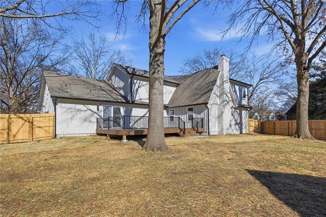 10070 Hemlock Drive, Overland Park, KS 66212