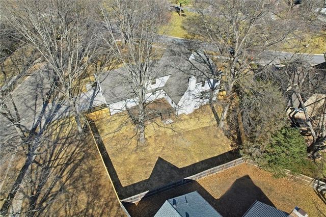 10070 Hemlock Drive, Overland Park, KS 66212