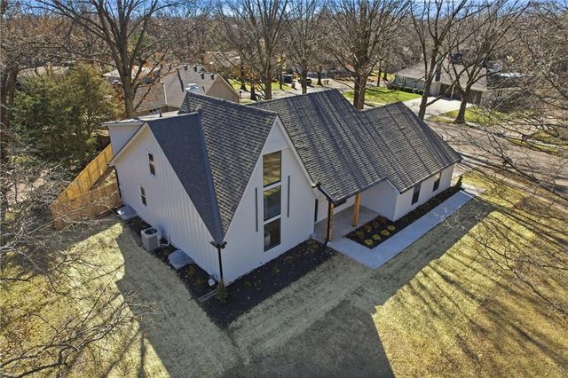 10070 Hemlock Drive, Overland Park, KS 66212