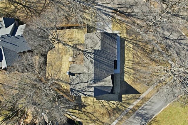 10070 Hemlock Drive, Overland Park, KS 66212