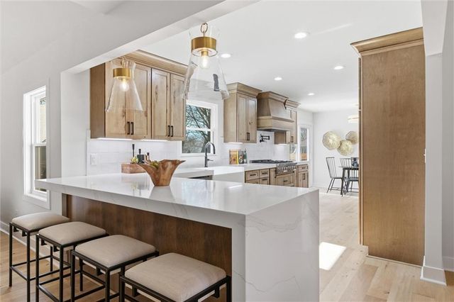 10070 Hemlock Drive, Overland Park, KS 66212