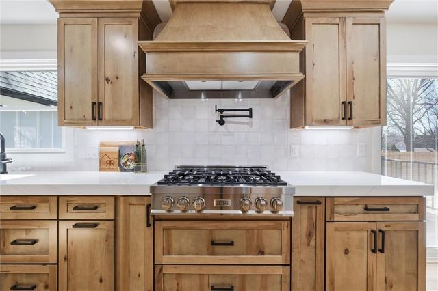 10070 Hemlock Drive, Overland Park, KS 66212