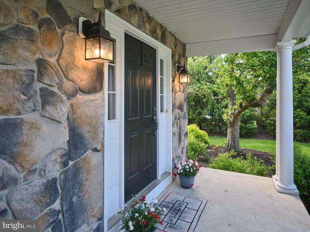 3 WILLIAMSON LN, Lambertville, NJ 08530