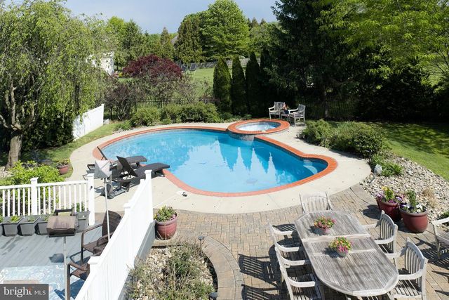 3 WILLIAMSON LN, Lambertville, NJ 08530