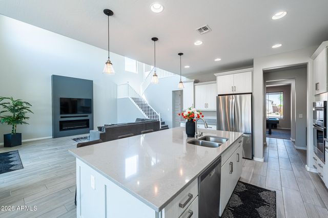 7228 W Quail Track Drive, Peoria, AZ 85383