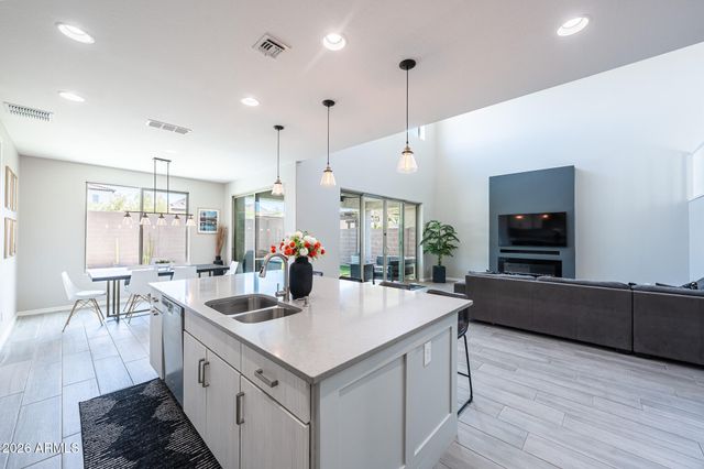 7228 W Quail Track Drive, Peoria, AZ 85383