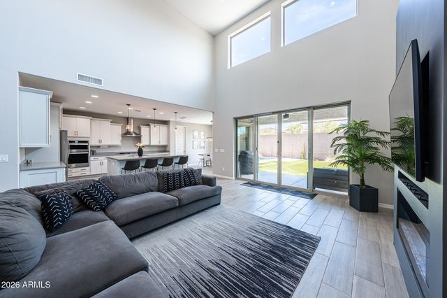 7228 W Quail Track Drive, Peoria, AZ 85383