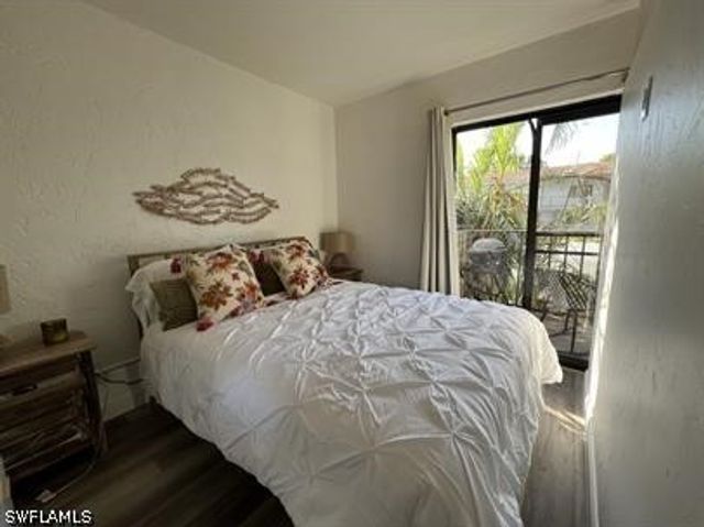 828 Wiggins Pass RD 9, Naples, FL 34110