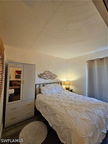 828 Wiggins Pass RD 9, Naples, FL 34110