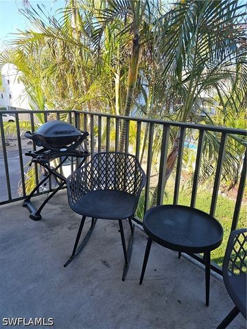 828 Wiggins Pass RD 9, Naples, FL 34110