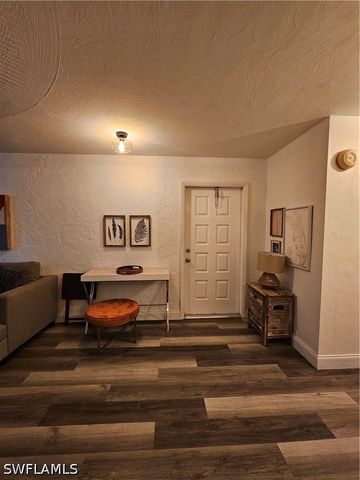 828 Wiggins Pass RD 9, Naples, FL 34110