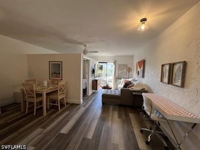828 Wiggins Pass RD 9, Naples, FL 34110