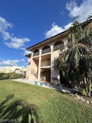 828 Wiggins Pass RD 9, Naples, FL 34110