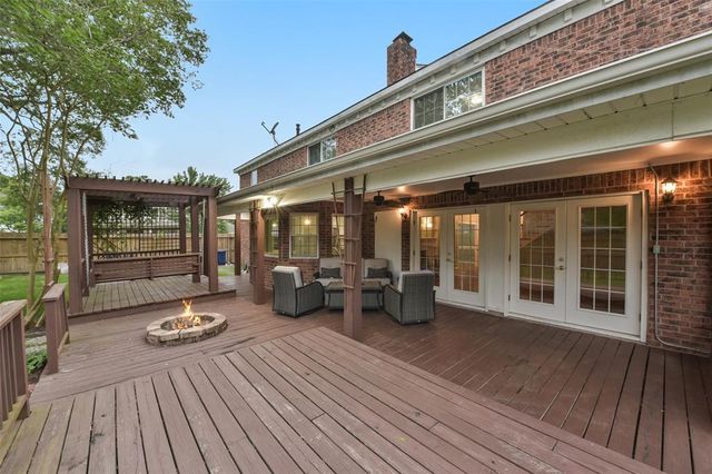 302 Hickory Ridge Drive, El Lago, TX 77586