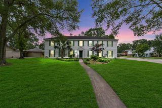 302 Hickory Ridge Drive, El Lago, TX 77586