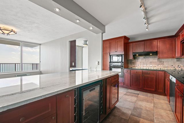 940 W Glenlake Avenue 34B, Chicago, IL 60660