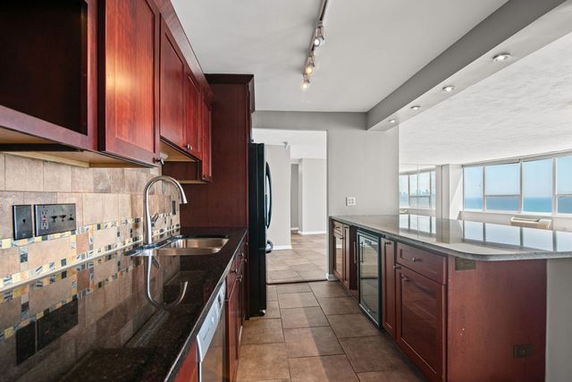 940 W Glenlake Avenue 34B, Chicago, IL 60660