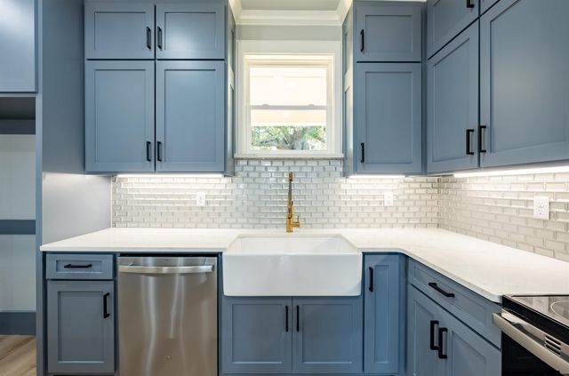 1003 Karen Dr, Lindale, TX 75771