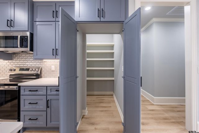 1003 Karen Dr, Lindale, TX 75771