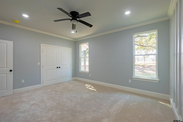 1003 Karen Dr, Lindale, TX 75771