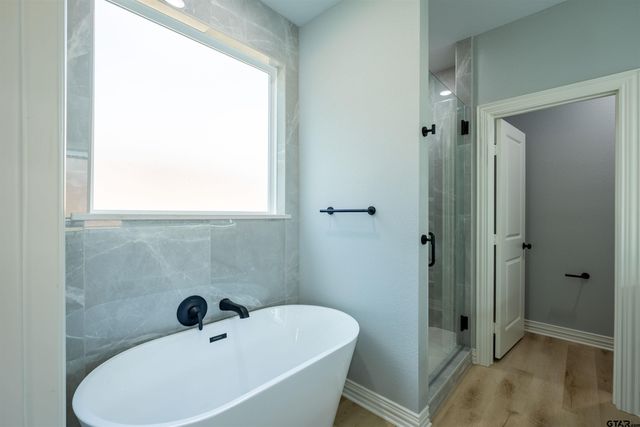 1003 Karen Dr, Lindale, TX 75771