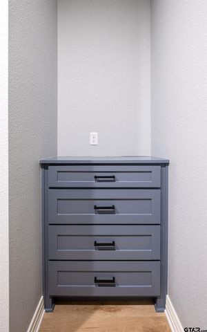 1003 Karen Dr, Lindale, TX 75771