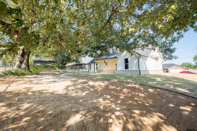 1003 Karen Dr, Lindale, TX 75771