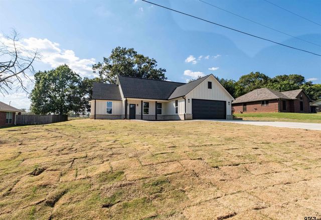 1003 Karen Dr, Lindale, TX 75771