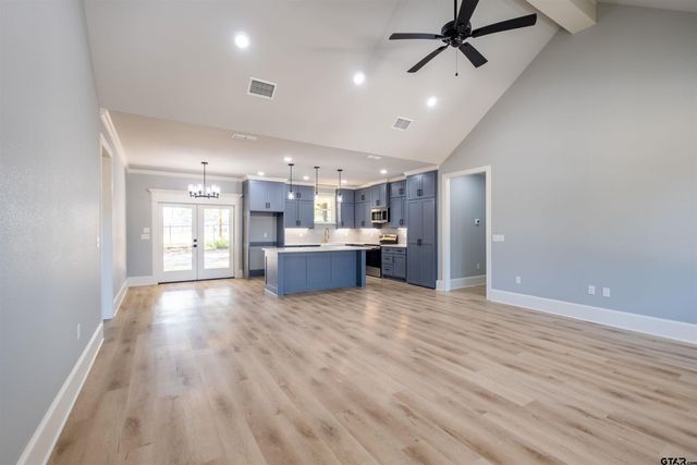 1003 Karen Dr, Lindale, TX 75771