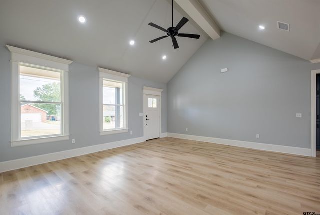 1003 Karen Dr, Lindale, TX 75771