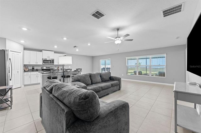 6494 BEVERLY HILLS DRIVE, Zephyrhills, FL 33541